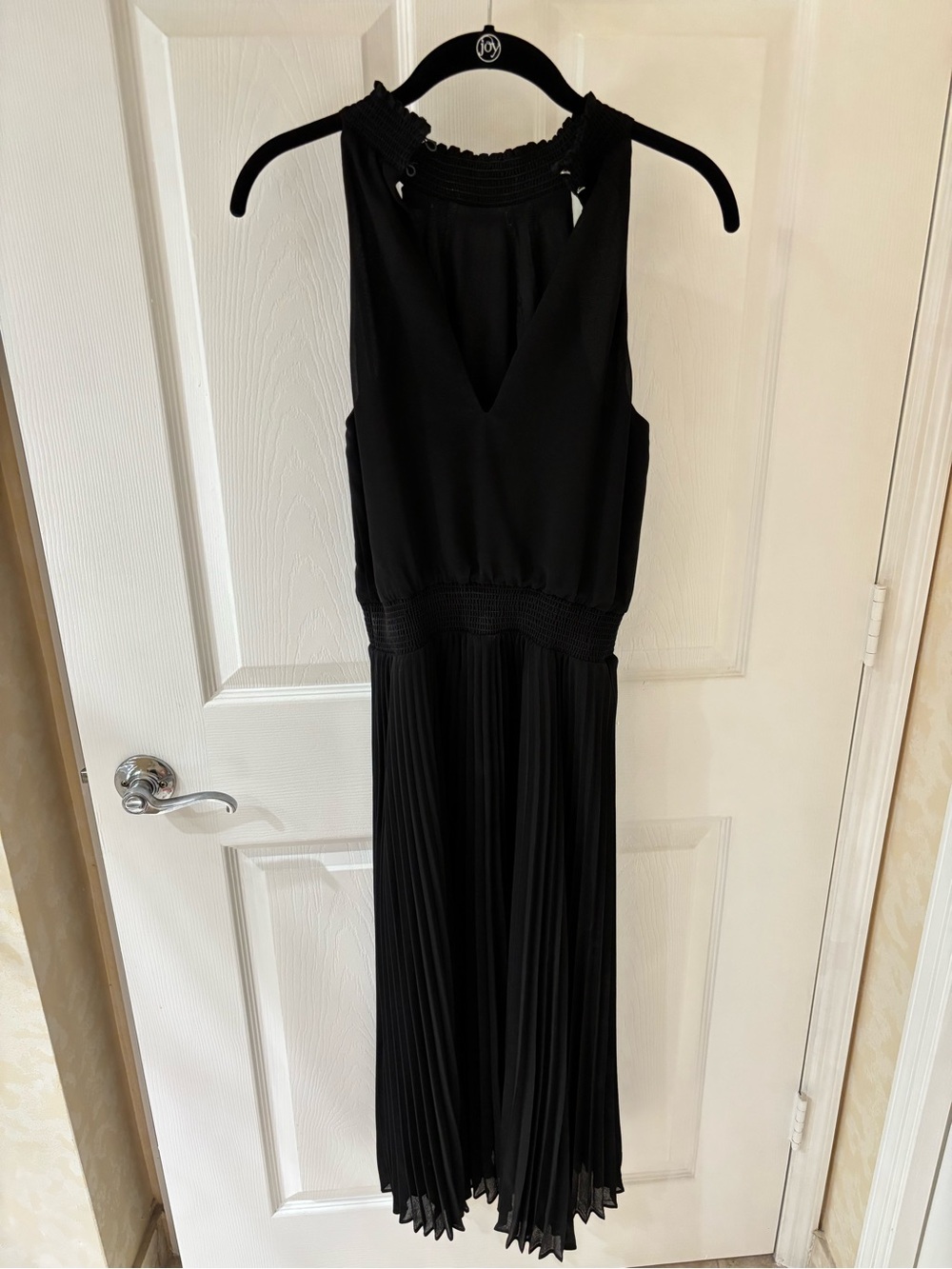 Black Sleeveless Pleated Midi Dress - Classic Women's Dress